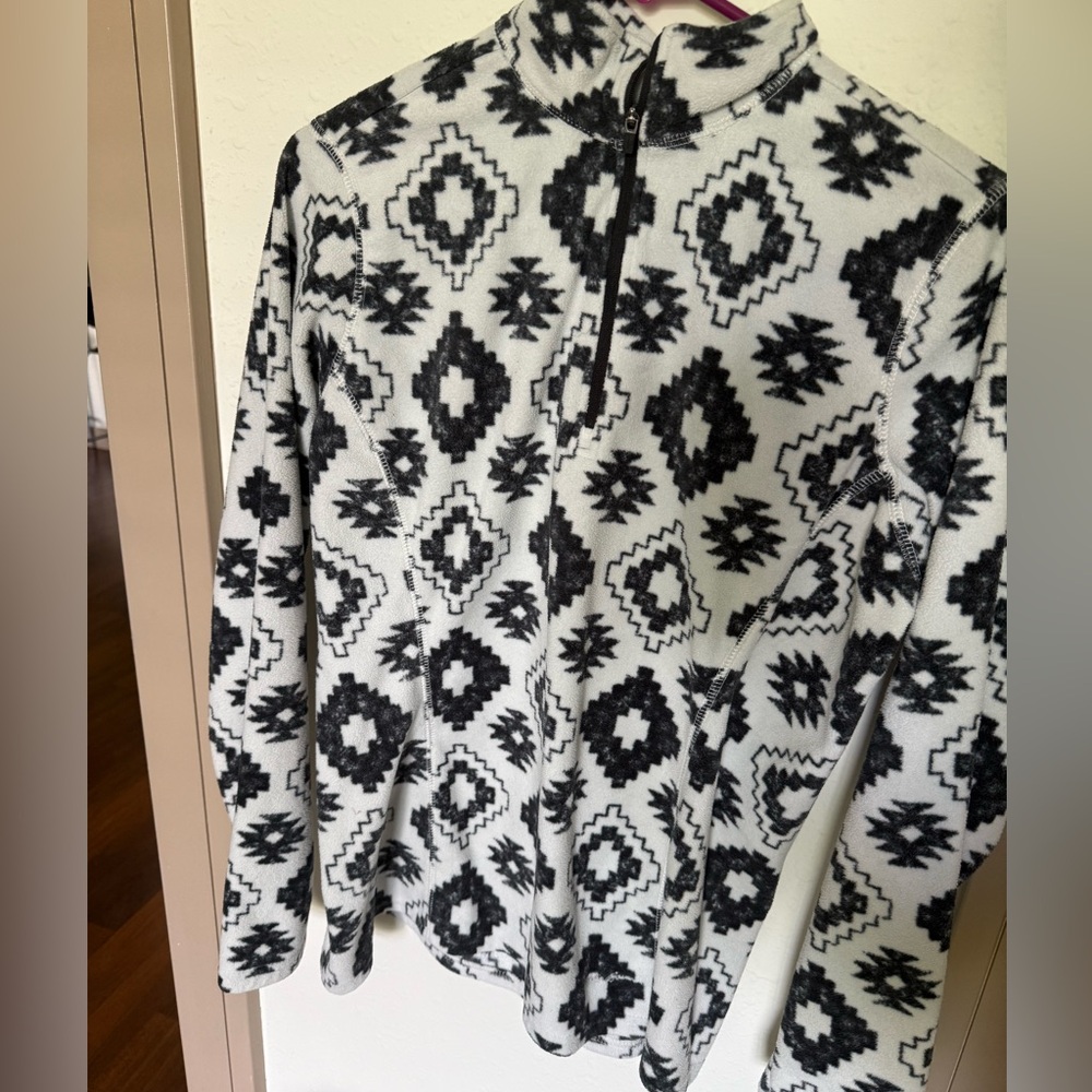 Eddie Bauer Black and White Fleece Pullover